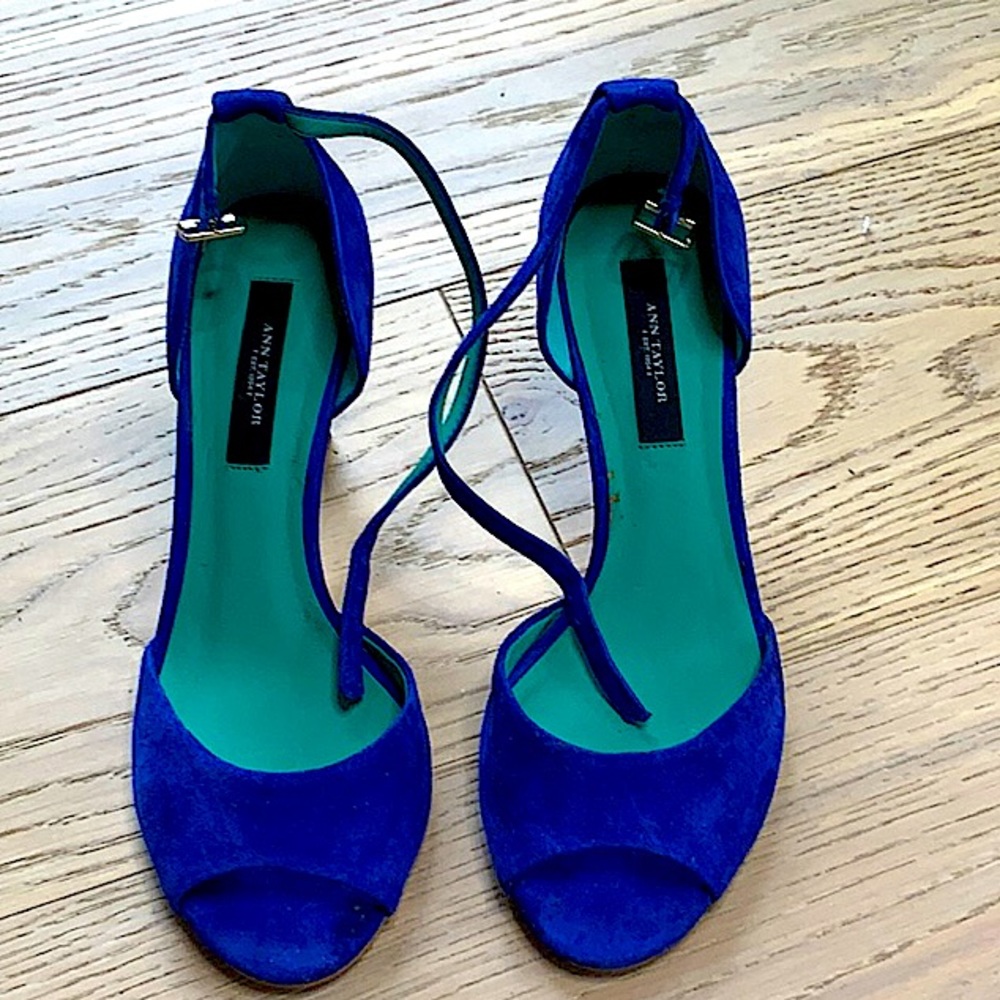 Royal blue Ann Taylor dress sandals with aqua interior